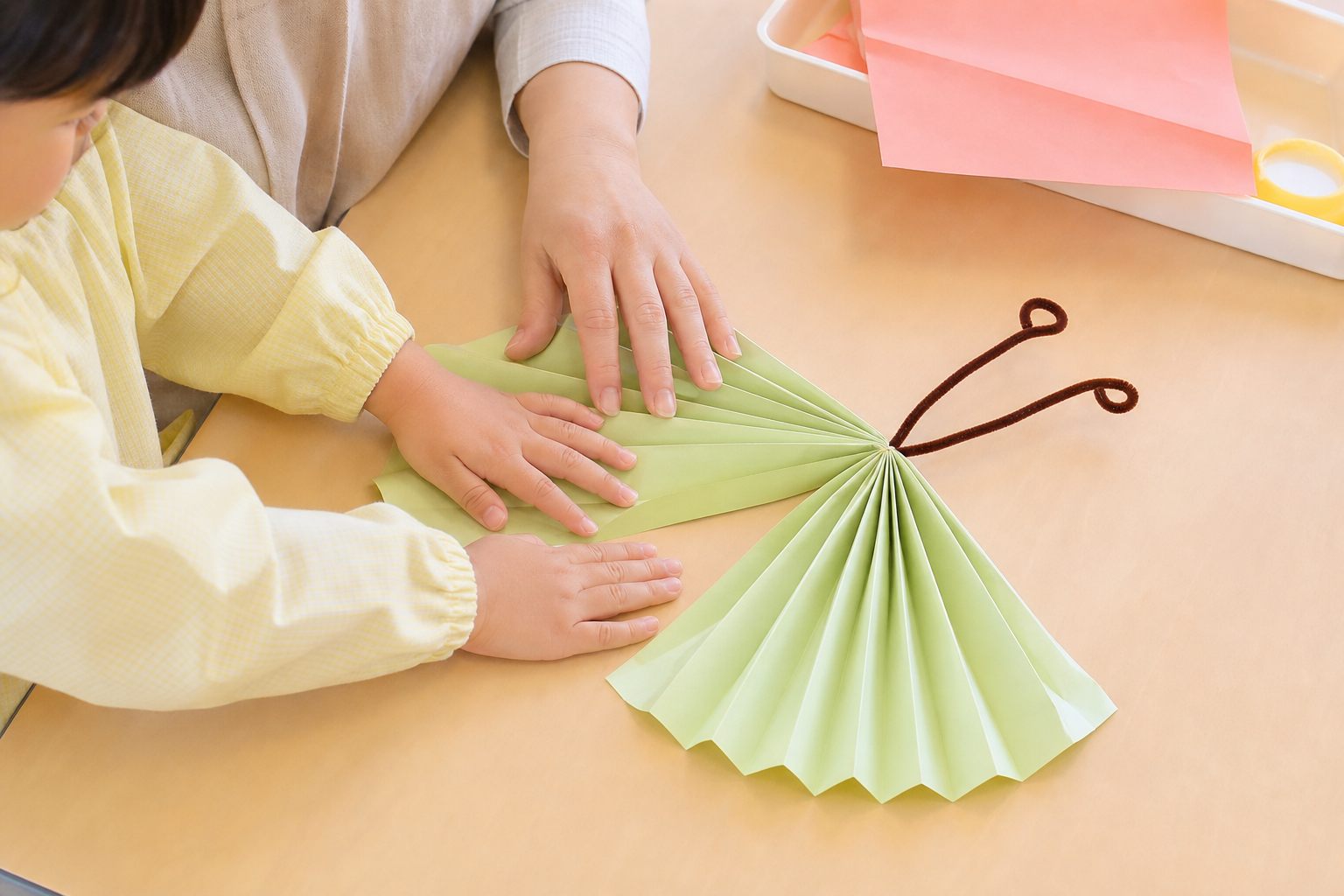 大きな紙のちょうちょ折りの製作イメージ