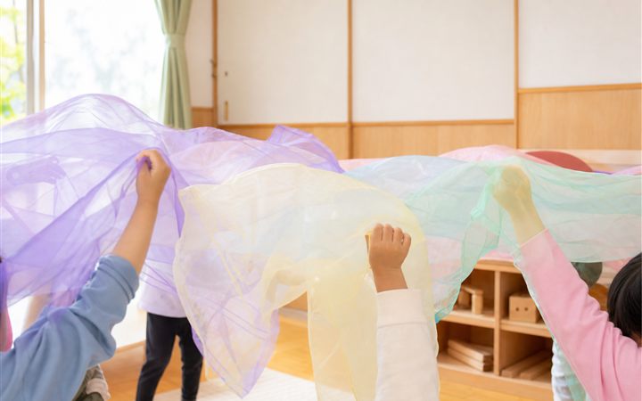 布ふわふわ遊びの活動イメージ