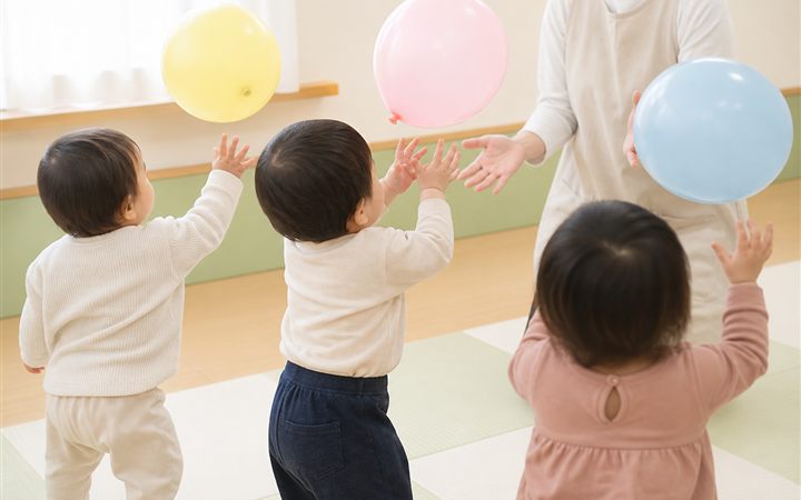 ふわふわ風船タッチの活動イメージ