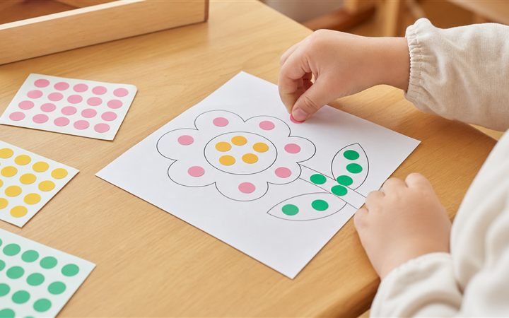 指先シールぺたぺたの活動イメージ
