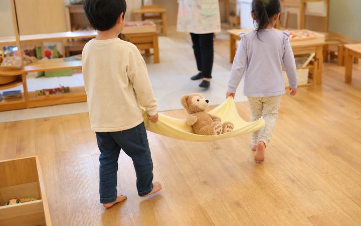 タオルそり運びの活動イメージ